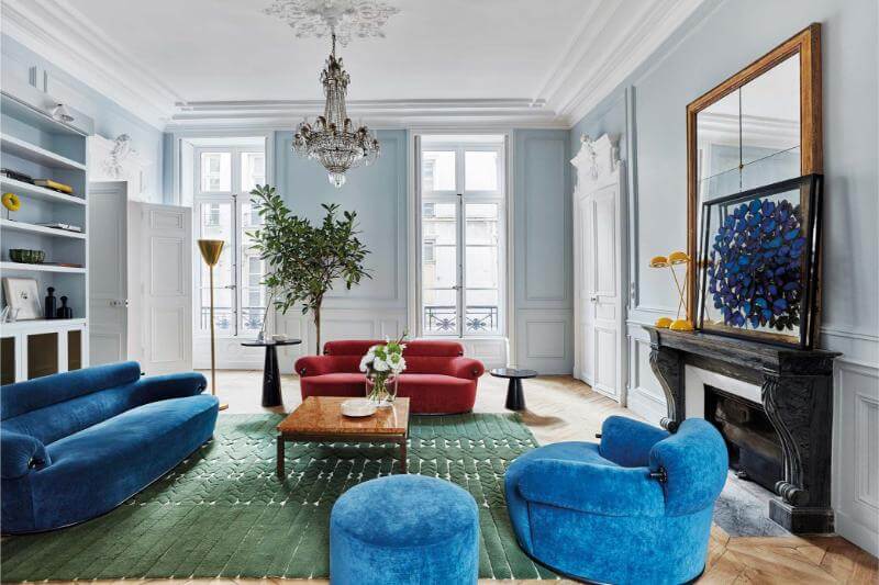 Muebles para el hogar y oficinas. Salón con sofás con colores vibrantes. Ideas para renovación de espacios.