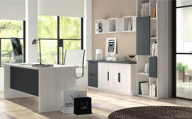 Oficina en casa bien decorada y ordenada en un espacio de trabajo en casa