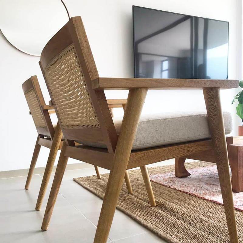 Muebles para el hogar y oficinas. Los materiales naturales en la decoración y el mobiliario le dan un toque más natural.