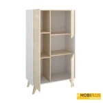 Módulo vertical de almacenamiento modelo Ness en blanco mate y madera natural con puertas abiertas sobre fondo blanco.