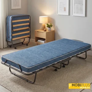 Cama plegable de invitados abierta y otra plegada con colchón azul en dormitorio moderno, de MobiPlus Muebles.