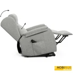 Sillón relax eléctrico Prince gris reclinado con reposapiés extendido y mando a distancia.